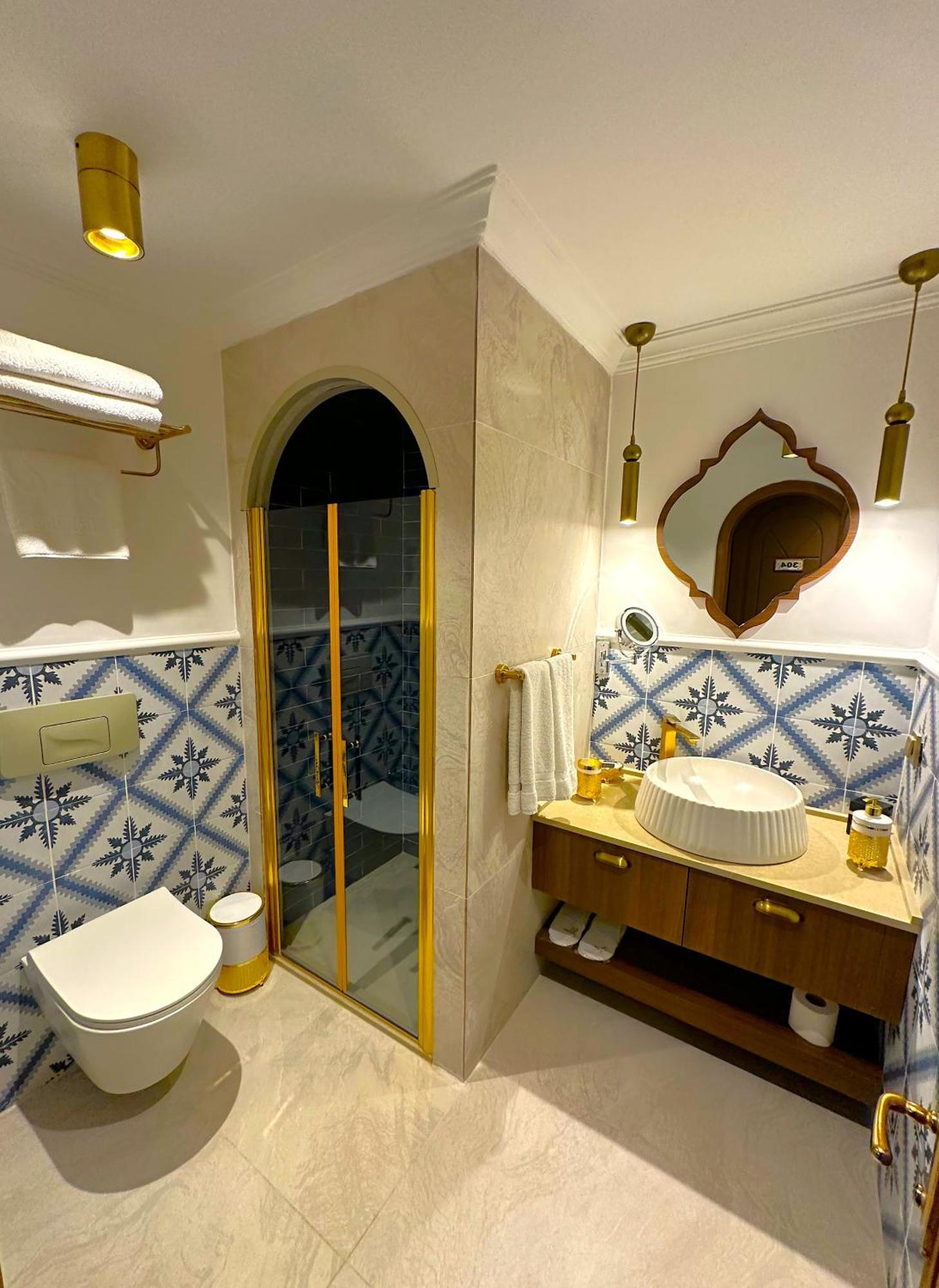 Отель Adalya Port 4*